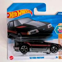 Hot Wheels HYY68 '92 Ford Mustang 127/250