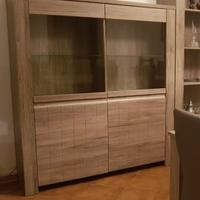 Mobile con ante in vetro e legno 