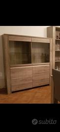 Mobile con ante in vetro e legno 