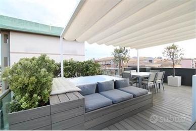 Attico moderno on terrazzo e Jacuzzi