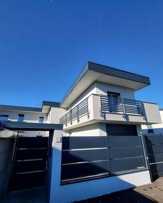 Villa di 163 m² con 4 locali e box auto a Seveso