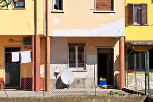 Casa cortile von Box e terreno