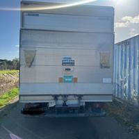 Renault mascotte con sponda idraulica