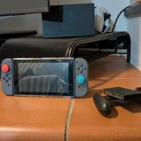 Nintendo switch + dock + supporto joycon + custodi