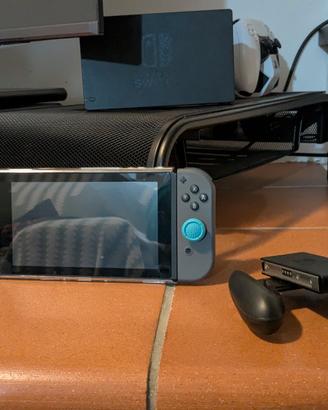 Nintendo switch + dock + supporto joycon + custodi