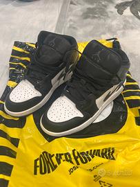 Scarpe Jordan 1 Mid originali