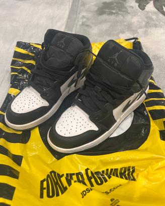 Scarpe Jordan 1 Mid originali