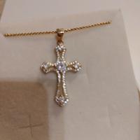 Collana con croce placcata oro con brillantini