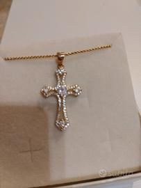 Collana con croce placcata oro con brillantini