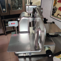 Attrezzatura alimentare affettatrice