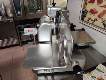 Attrezzatura alimentare affettatrice