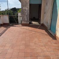 Trecastagni 3 vani con terrazzino e posto auto