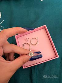 Orecchini e anello