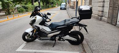 Honda X-ADV 750 Travel accessoriata 