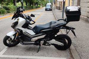 Honda X-ADV 750 Travel accessoriata 
