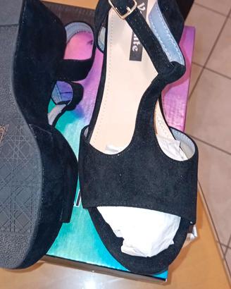 Sandali NUOVI con zeppa n 39