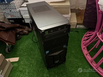 Pc fisso per lavoro/ gaming leggero e-sports