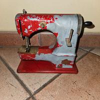 Macchina da cucire giocattolo in ferro