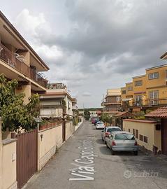 Ostia trilocale finemente arredato