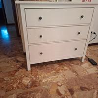 cassettiera bianca in legno Ikea