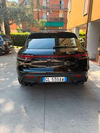 Porsche Macan 2022 2000 benzina full