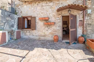 CASA SEMINDIPENDENTE A CASTEL SANT'ANGELO