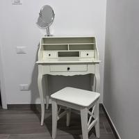 Scirttoio Maison du Mond + sgabello