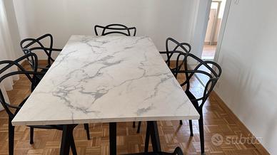 Tavolo con sei sedie