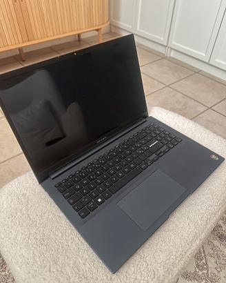 Portatile Asus con caricatore e borsa porta pc