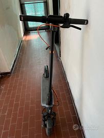 Monopattino elettrico Ninebot e2