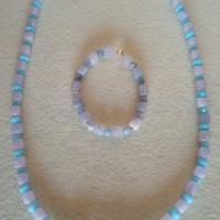 Collana di pietre naturali con bracciale.