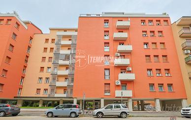 TRILOCALE AL PRIMO PIANO CON CANTINA E BALCONE