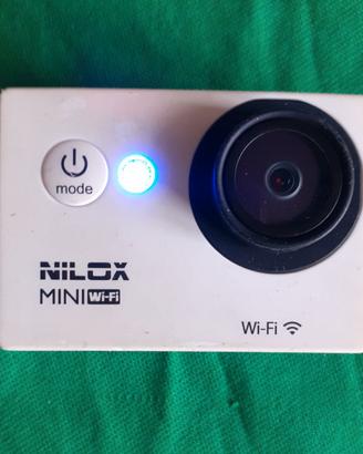 Videocamera Nilox Mini WiFi con mini SD da 32 Gb