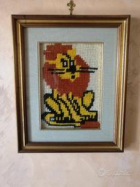 Vecchio quadro con ricamo a canovaccio con cornice