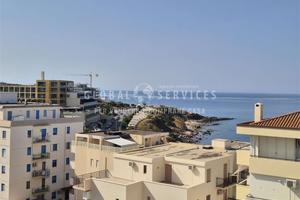Attico e superattico con ampie terrazze vista mare
