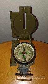 Bussola da rilevamento stile militare.