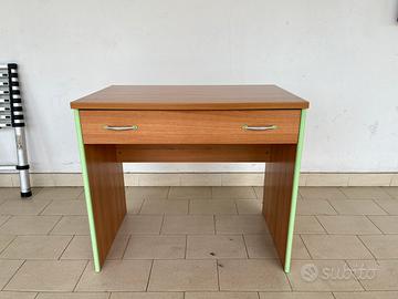 Scrivania per cameretta con cassettone