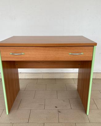 Scrivania per cameretta con cassettone