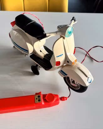 Vespa Px anni 70 radiocomandata vintage leggi