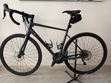 Bicicletta da corsa Cube Attain SL 105