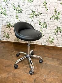 Sgabello nero in similpelle  con Ruote
