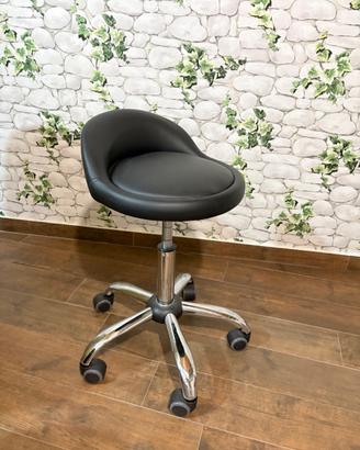 Sgabello nero in similpelle  con Ruote