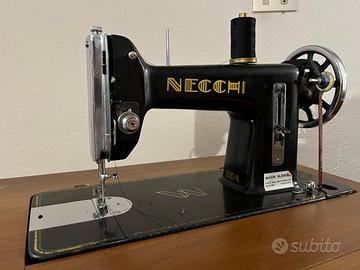 Macchina da cucire vintage a pedale