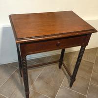 Tavolino d'epoca dei primi anni del Novecento