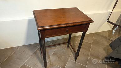 Tavolino d'epoca dei primi anni del Novecento