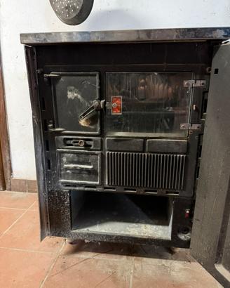Poutage/stufa con forno