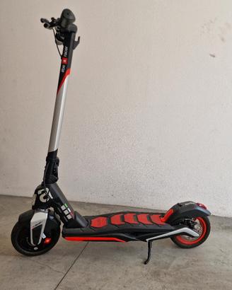 Monopattino Elettrico APRILIA ESR1 