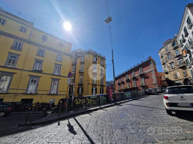 DEPOSITO A NAPOLI