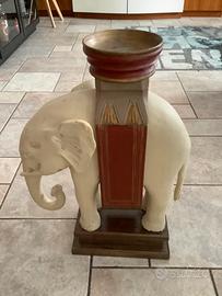 Elefante in legno da arredamento