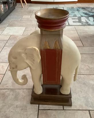 Elefante in legno da arredamento